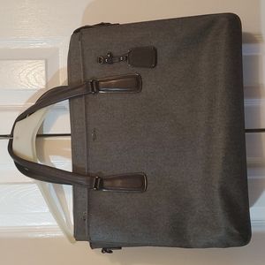 💰IM A BOSS!💼TUMI BRIEFCASE LAPTOP BAG. Buy me. Make an offer.